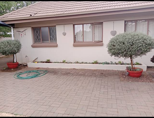 4 BEDROOM HOUSE TO LET IN VANDERBIJLPARK SW 5